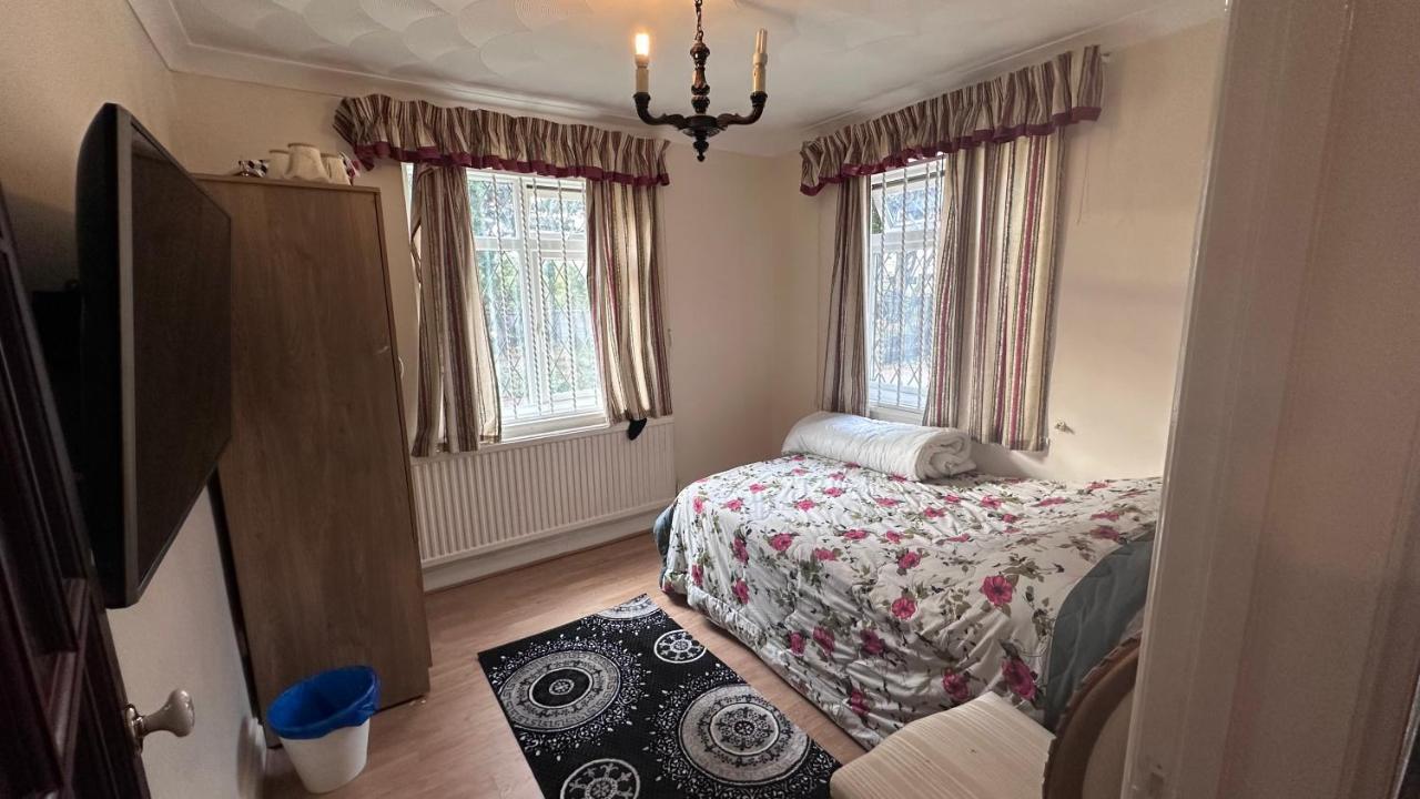 Maylands - -where Memories Are Made. Villa Stanford le Hope